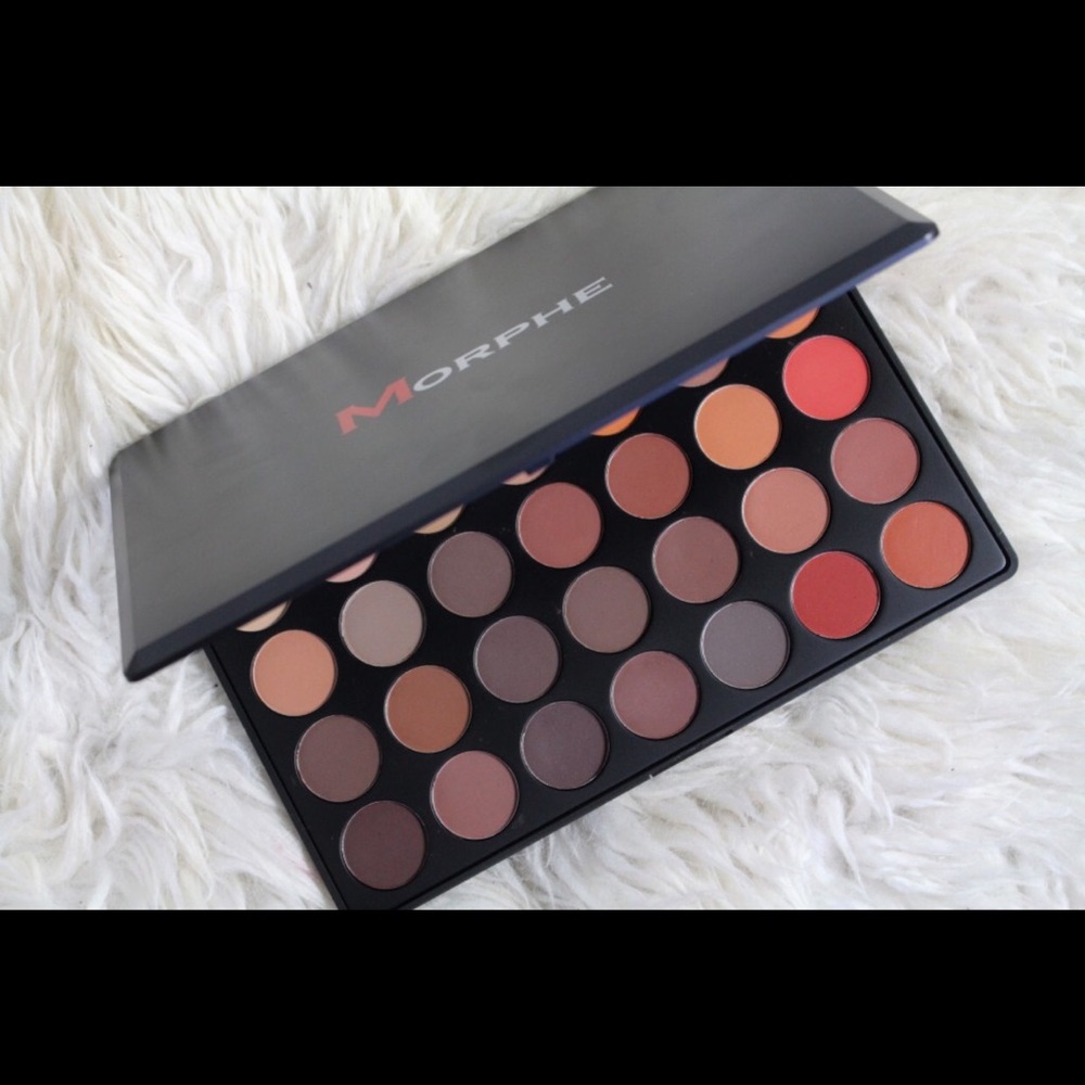 - Morphe 35OM Nature Glow Matte pallette